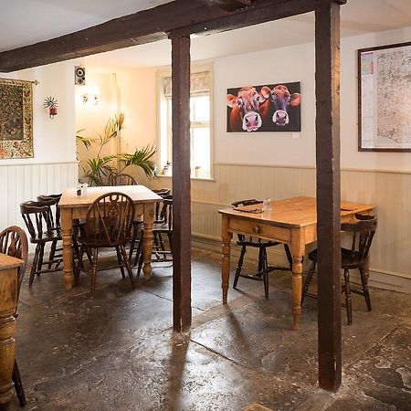The Chetnole Inn Экстерьер фото
