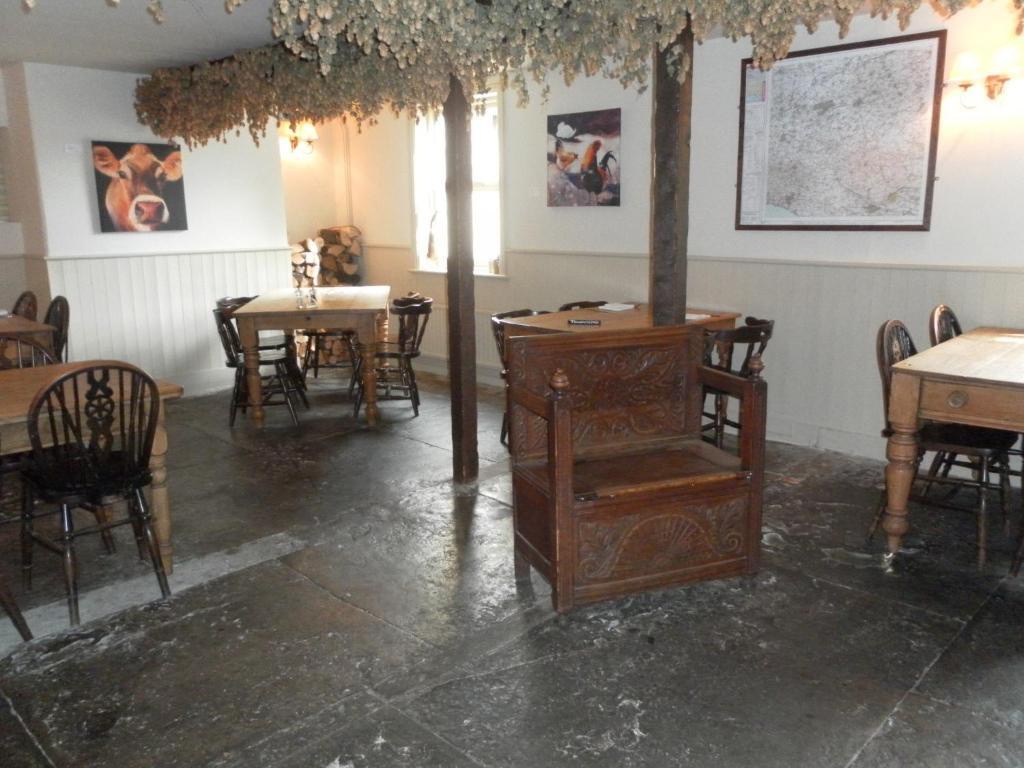 The Chetnole Inn Экстерьер фото