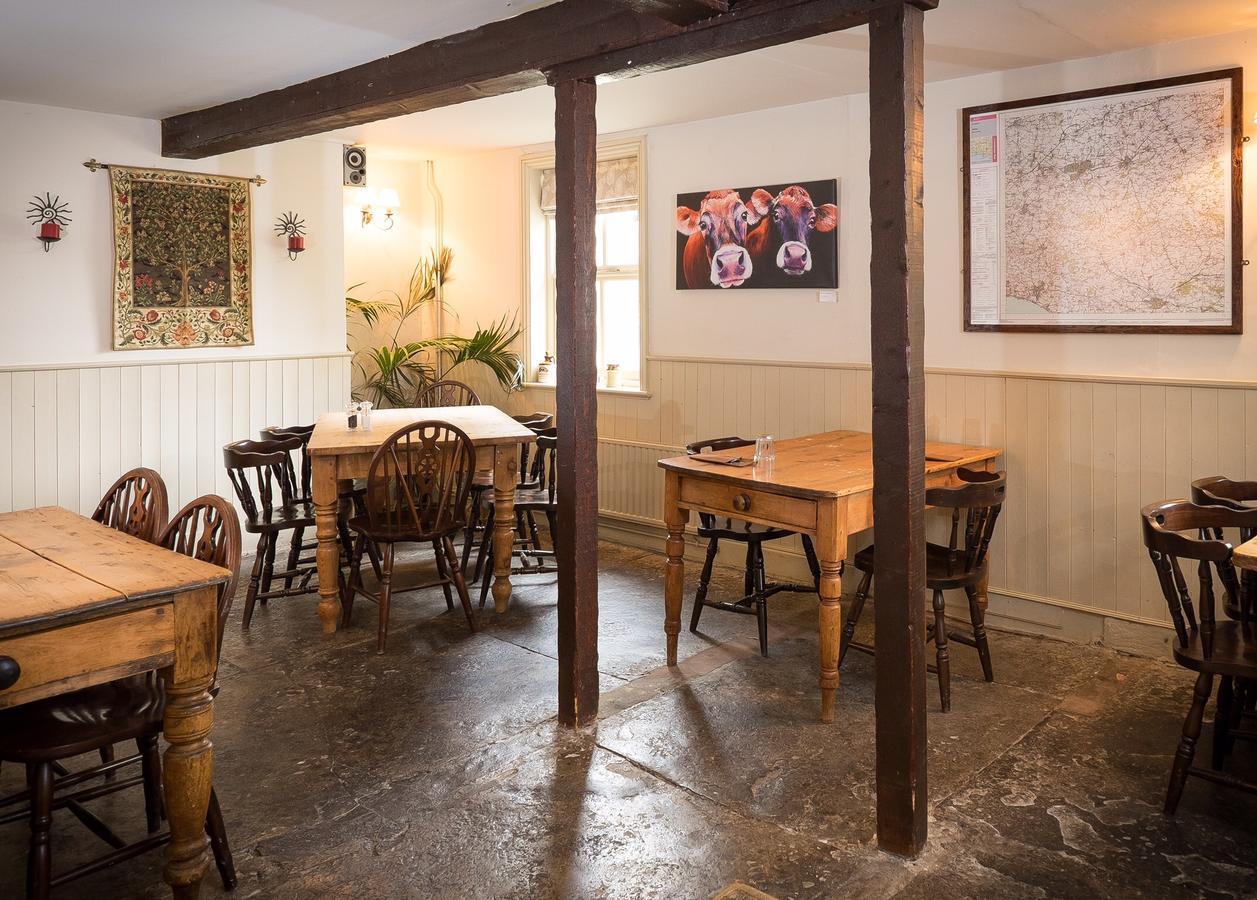 The Chetnole Inn Экстерьер фото