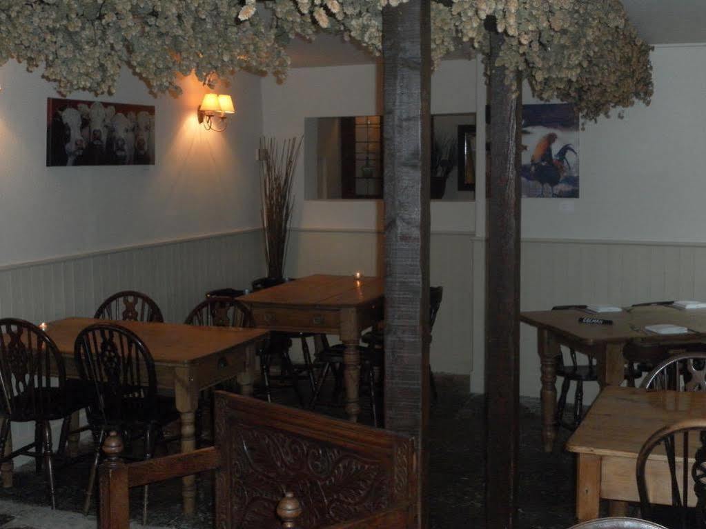 The Chetnole Inn Экстерьер фото